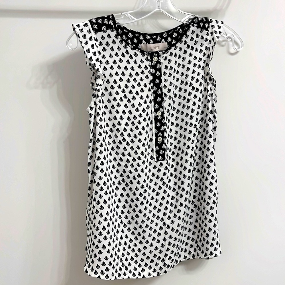 Loft flutter sleeve top